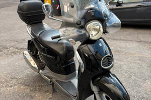 Aprilia Scarabeo Light 125 i.e. 2012