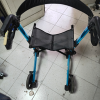Deambulatore pieghevole con freni