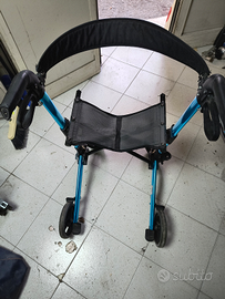 Deambulatore pieghevole con freni