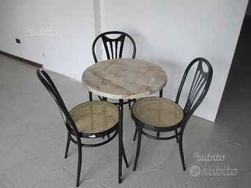 Tavolo rotondo + 3 sedie