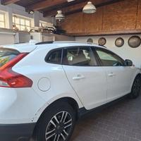 VOLVO V40 Cross Country