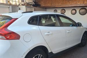 VOLVO V40 Cross Country