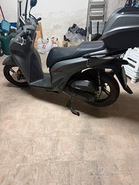 Scooter HONDA SH150 Sport