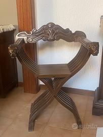 Seggiola con teste di leone