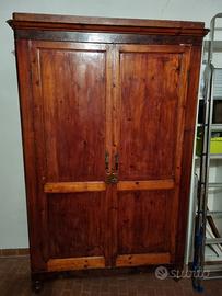 Mobile in legno ad ante 