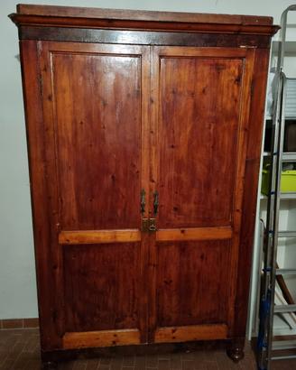 Mobile in legno ad ante 