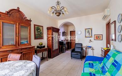 Quadrilocale con garage e cantina da ristrutturare