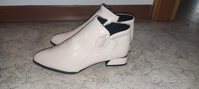 Stivaletti donna con tacchetto