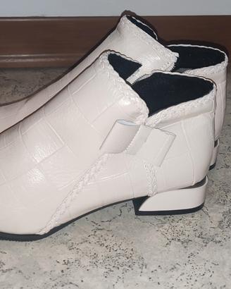 Stivaletti donna con tacchetto