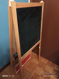 lavagna per bambini con gessetti