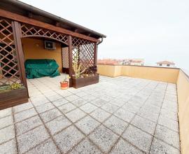 Appartamento con terrazzo vista mare, Marotta