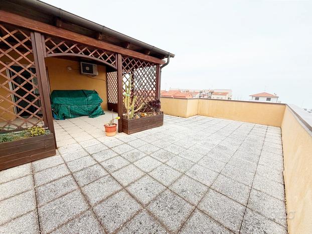 Appartamento con terrazzo vista mare, Marotta