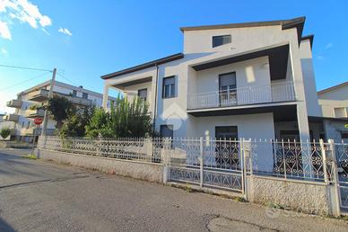 2 LOCALI A GIULIANOVA