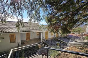 VILLA A SCHIERA A TORRE CAJETANI
