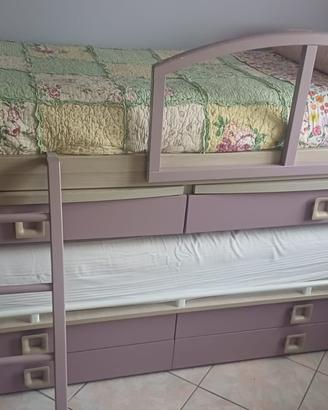 letto a castello con scrivanie e cassetti