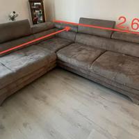 Divano grigio angolare