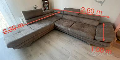 Divano grigio angolare