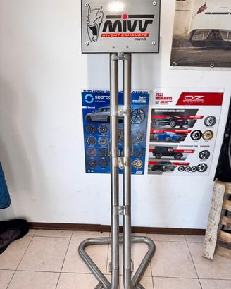 Espositore negozio per scarichi auto e moto