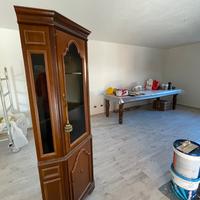 Cristalliera antiquariato ad angolo in vero legno