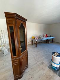 Cristalliera antiquariato ad angolo in vero legno