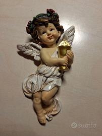 Angelo con Dono Dorato - Resina dipinta - 7×12 cm