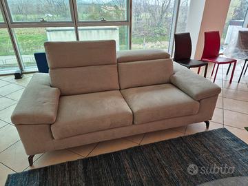 Divano con schienale regolabile
grigio chiaro