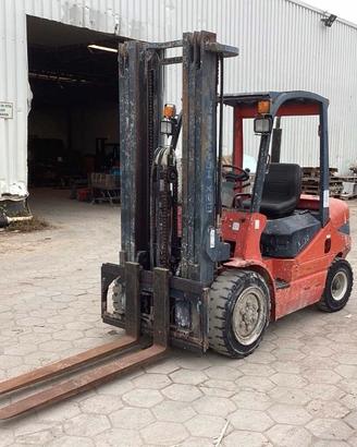 Carrello Elevatore Muletto diesel triplex ORE 770