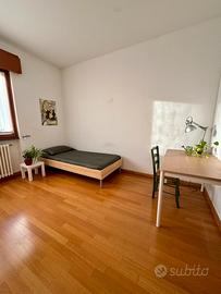 Stanza per studentessa- Cusano Milanino, Milano