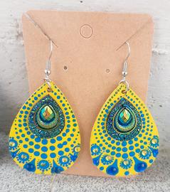 Orecchini goccia coda pavone legno resina dipinti 