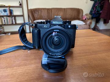 Nikon Z f + NIKKOR Z 24-70mm + altro - COME NUOVO!