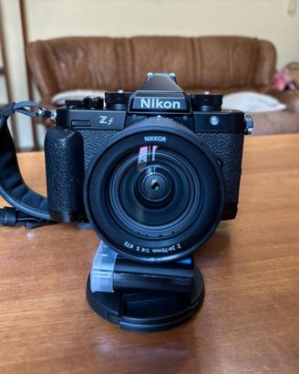 Nikon Z f + NIKKOR Z 24-70mm + altro - COME NUOVO!