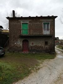 Casale con terreno annesso