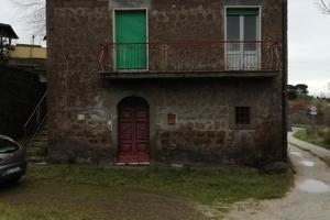 Casale con terreno annesso