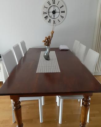 Elegante Tavolo in legno con gambe tornite
