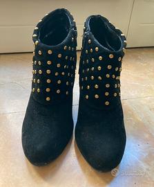 Stivaletti donna con borchie dorate