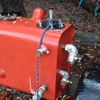 Serbatoio con olio idraulico nuovo