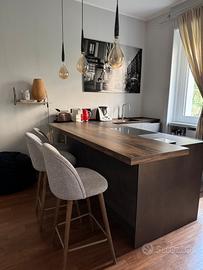 Cucina moderna completa con Whirpool e cantinetta