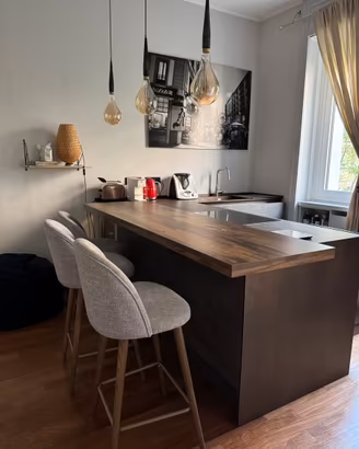 Cucina moderna completa con Whirpool e cantinetta