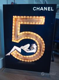 chanel n'5 totem espositore illuminato Rimini