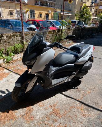 Yamaha Xmax 300