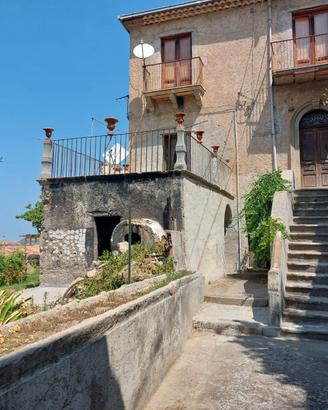 Villa semiresinziale a Sant' Angelo di Brolo