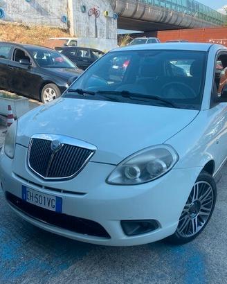 Lancia Ypsilon 1.3 MJT 75 CV Platinum
