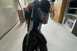 MT-125 con Scarico Akrapovic