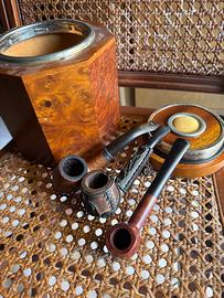 Collezione vintage di 3 pipe con accessori in legn