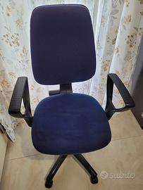 sedia ufficio  con ruote  blu 