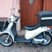 liberty 125 4T allestimento poste