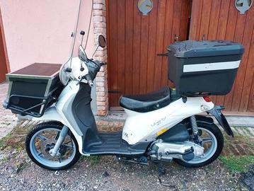 liberty 125 4T allestimento poste