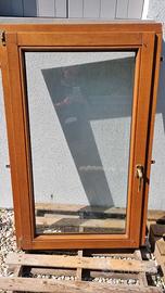 Finestra 90x128 in legno, vetrocamera, guarnizione