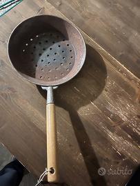 Pentola per caldarroste o burolle.