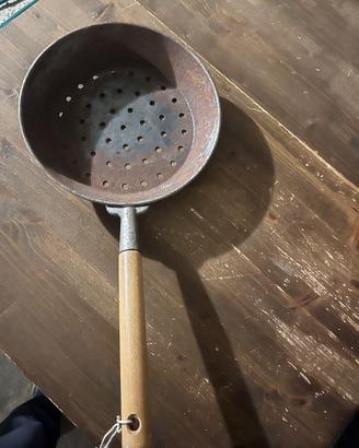 Pentola per caldarroste o burolle.